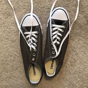 LIKE NEW Low Top Converse